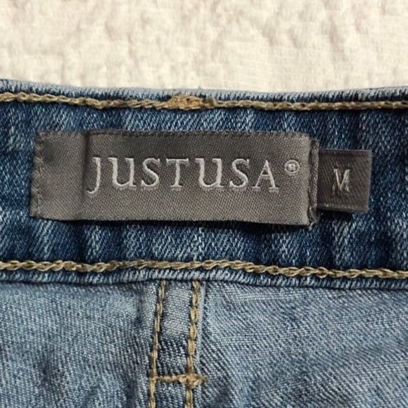 JUST USA Denim Jean Shorts Size 26/Medium Distressed Fringe Bottom - Picture 3 of 6